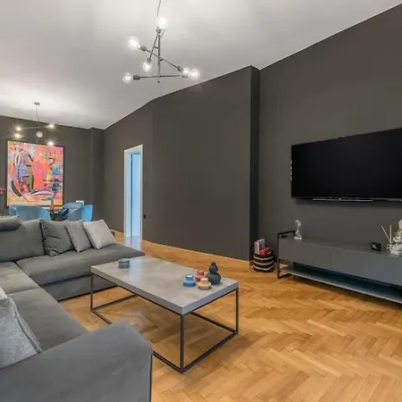 The Hostmaster Artistic Apartment *